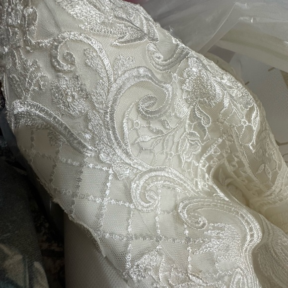 Madi lane wedding dress - Picture 11 of 11